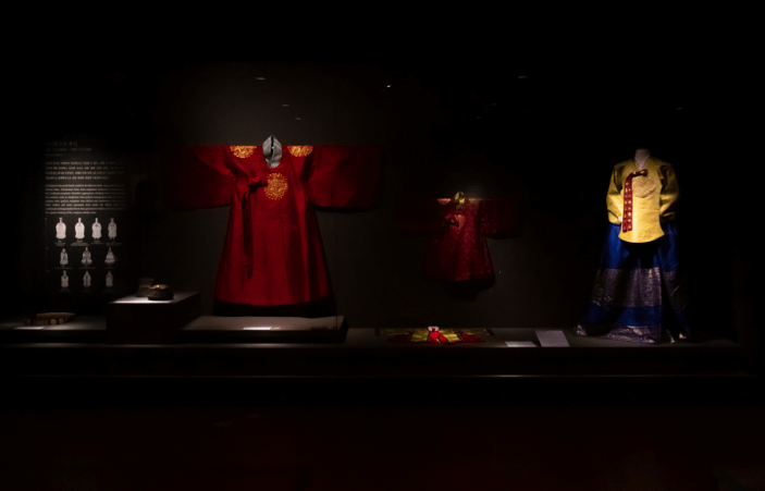 국립고궁박물관 내부 사진 : 옛 왕실 의복