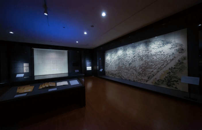 국립 고궁박물관 내부 사진 : 옛 한양 지도 및 서책